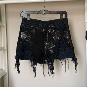 Mid Rise Shredded Shorts